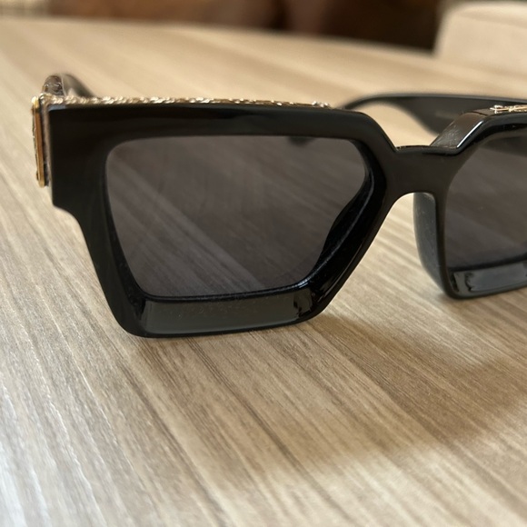 Stylish Black and White Women\'s Sunglasses main image 4